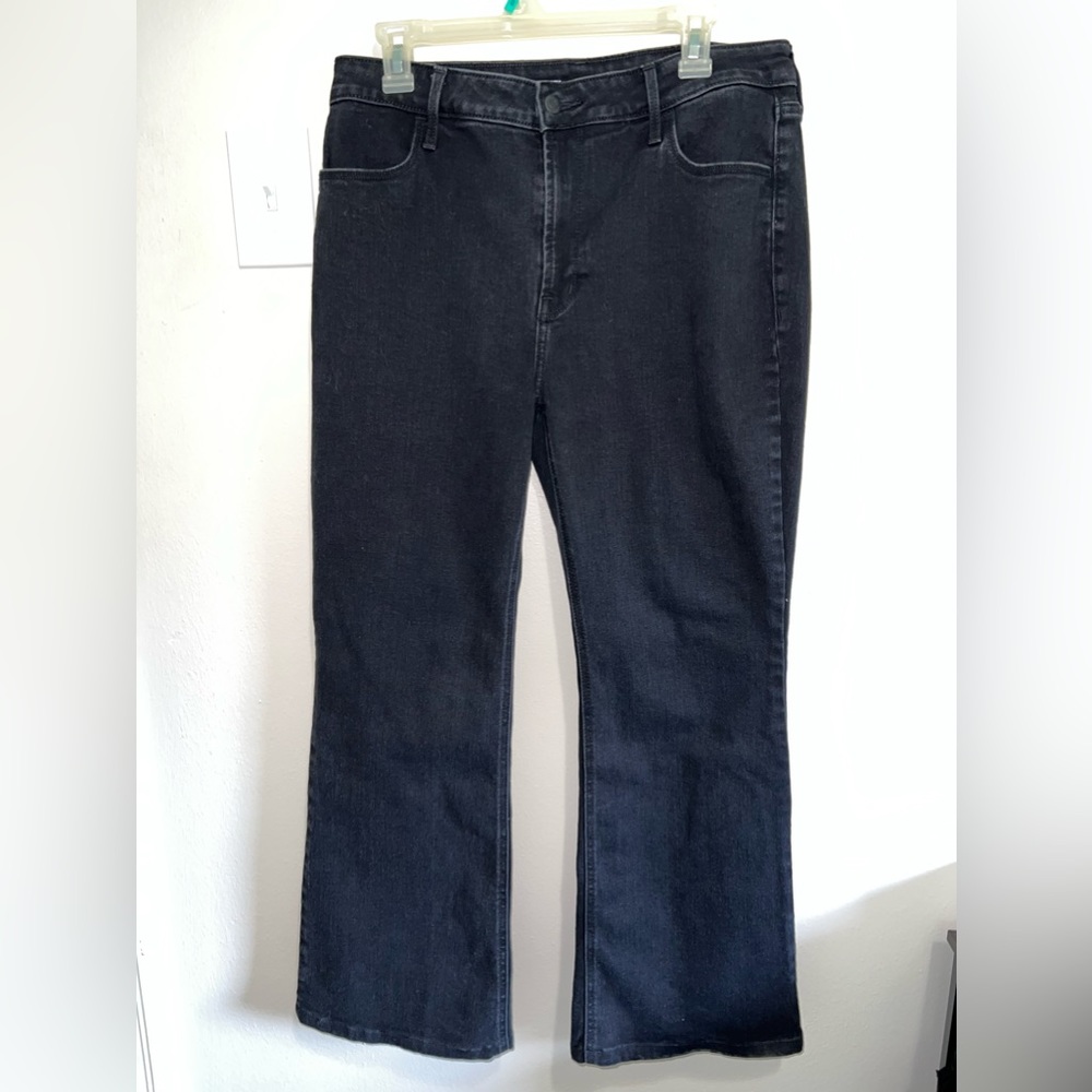 Old Navy High Rise Flared Black Jeans. Size 14, GREAT condition.